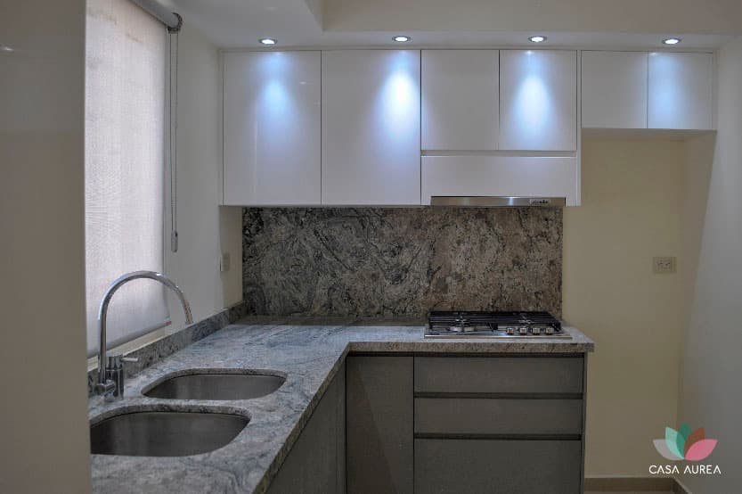 Cocina Integral Moderna en Aranova Residencial